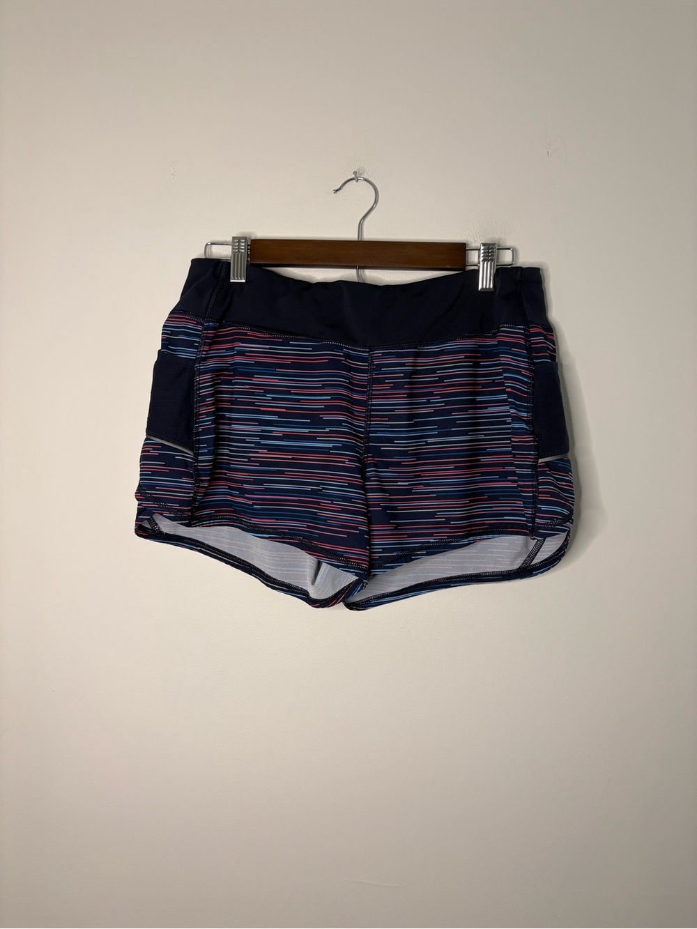 Athleta Women’s Medium Blue Pink patterned shorts with flaw